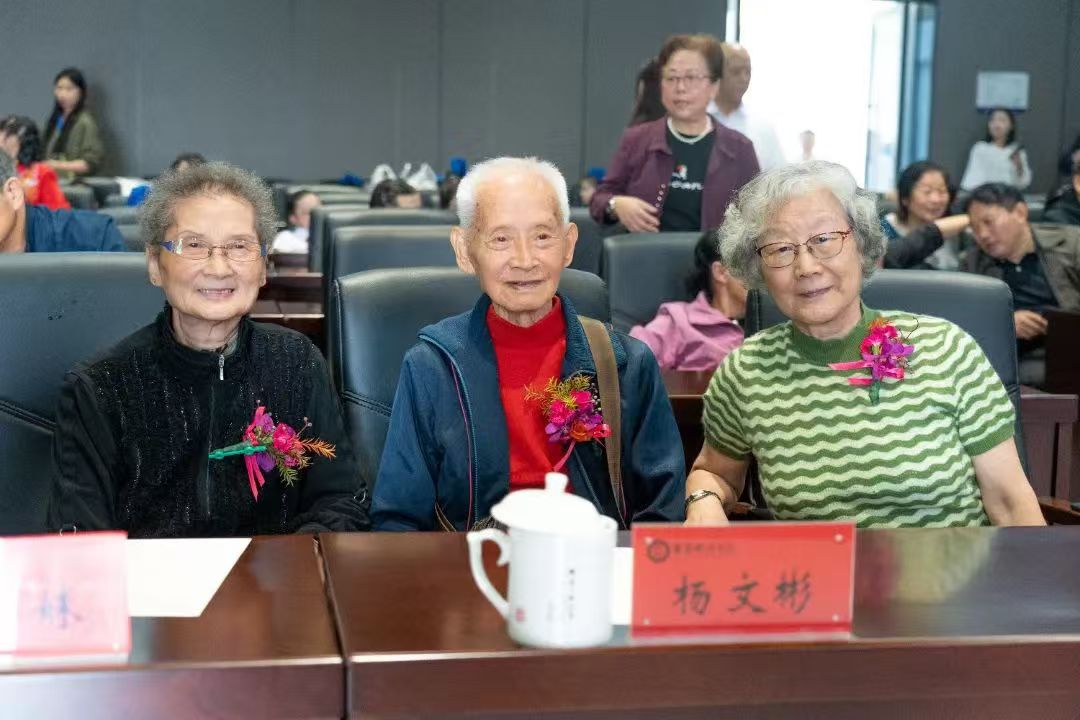 南京晓庄学院:重阳节敬老祝寿会