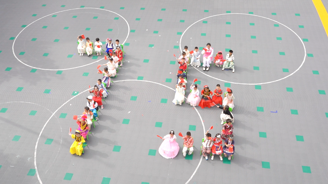 石榴娃迎国庆 民族味中华情——南京市建邺区小石榴幼儿园游园庆祝活动