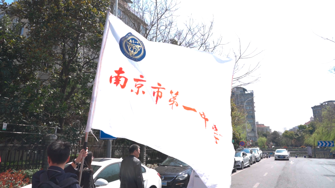 校旗飘扬.png