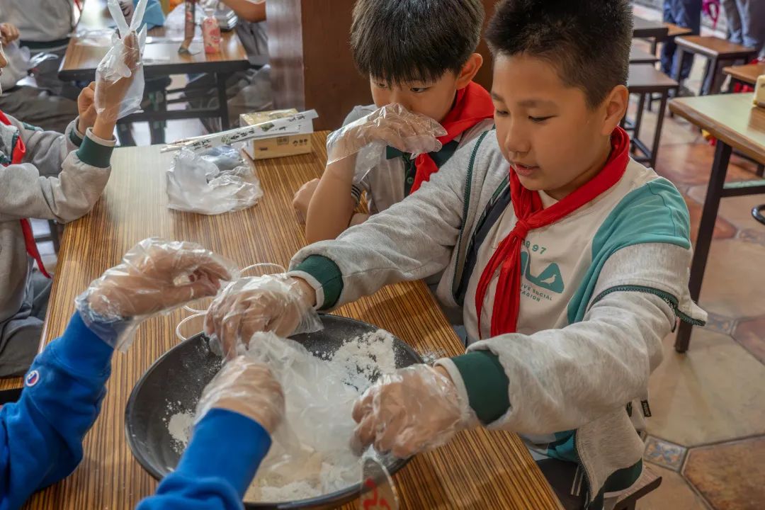 新城小学-三年级研学-2.jpg