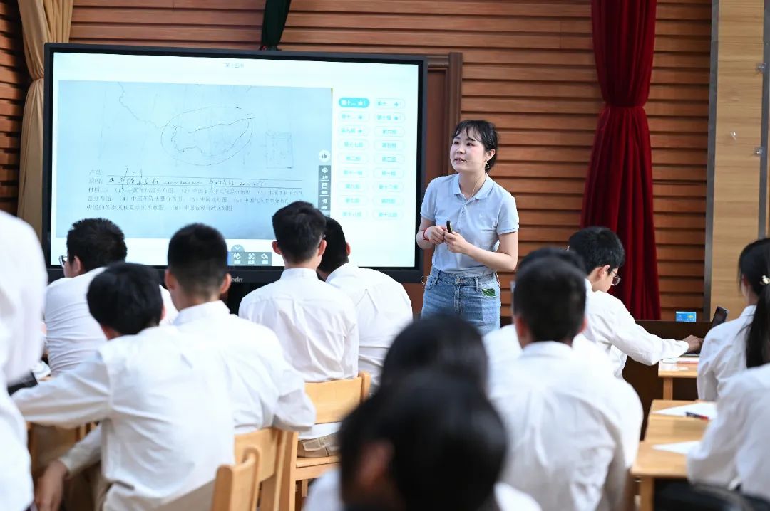 【至善·教师风采】以数字技术重构地理课堂新范式
