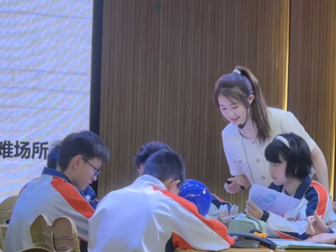 师生互动照1.JPG