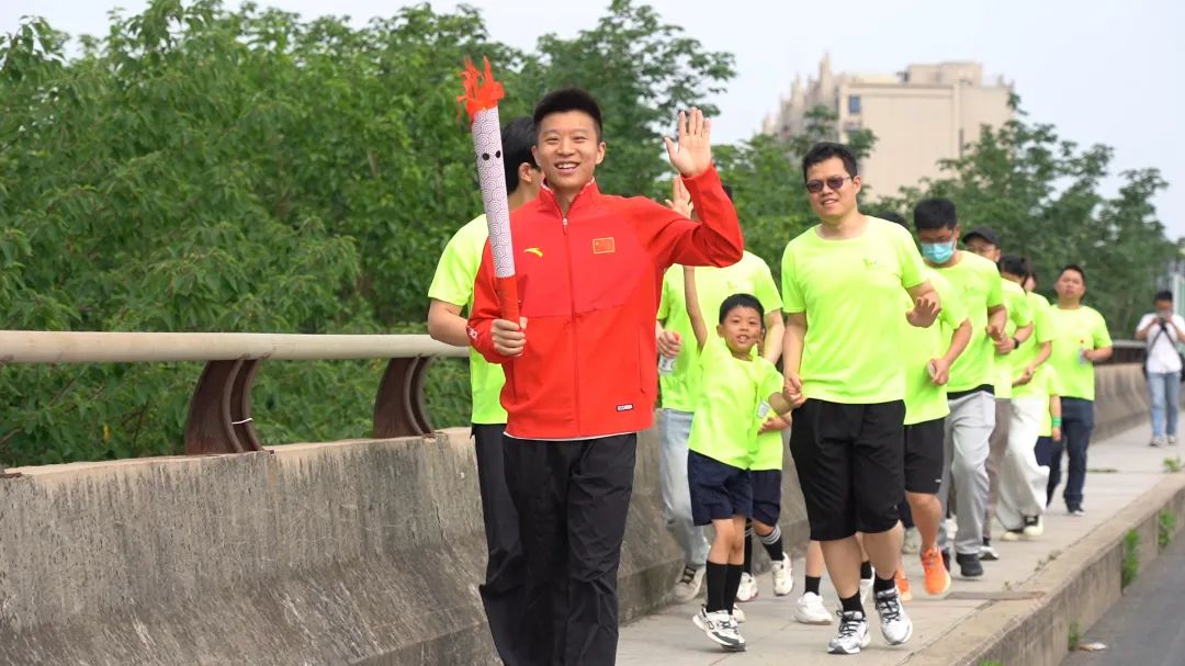 大手拉小手 冠军一起走——南京市银龙景苑幼儿园亲子运动会