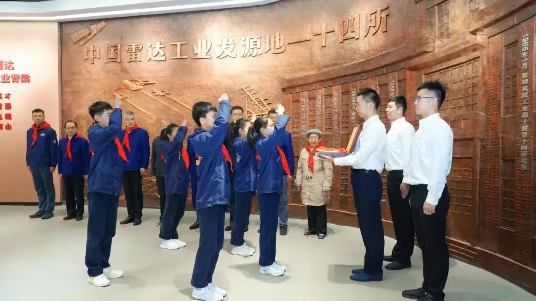 2023.7.2红色李巷研学之旅“红色记忆 我是一个兵”--红领巾寻访伟大成就2-嘉业社区新时代文明实践站.jpg