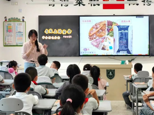 【小学部】精耕班会展风采 德育润心促成长——南师附中高淳学校举行新进班主任主题班会亮相课活动