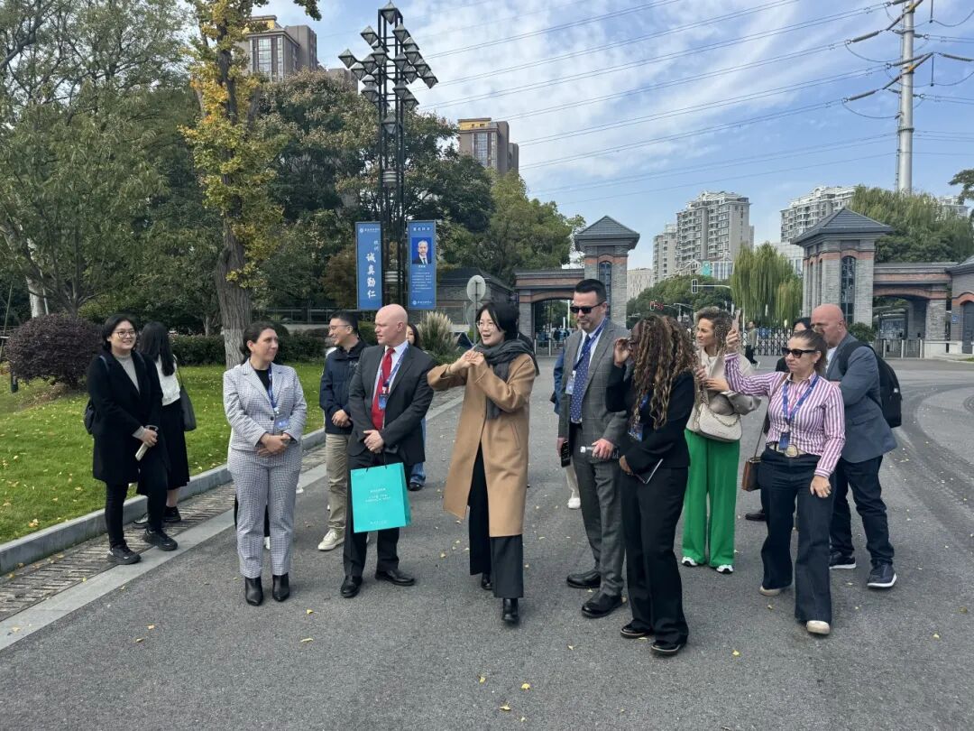 美国巴西芬兰代表团参观.JPG