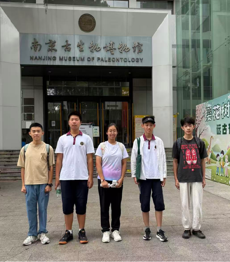 研学合照4班1.png