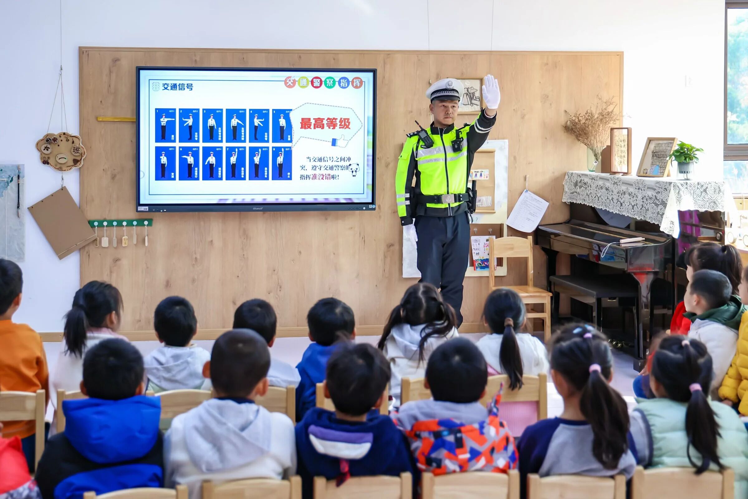 聚焦雨花 | 筑牢成长安全线！雨花学子沉浸式解锁交通安全“必修课”
