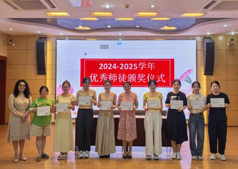 师徒结对共成长,匠心传承育新人——玄武特校2025-2026学年师徒结对暨教研组长签约仪式
