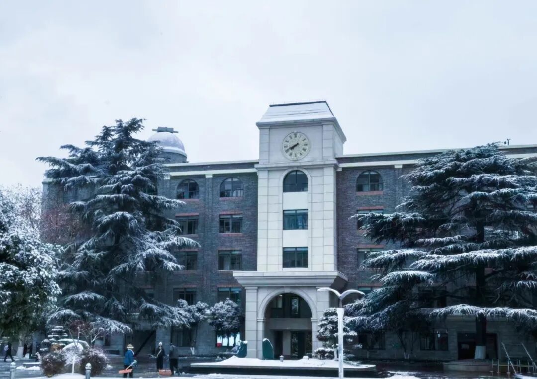 一中的我们 | 一下雪，南京一中就美成了“崇文学堂”！
