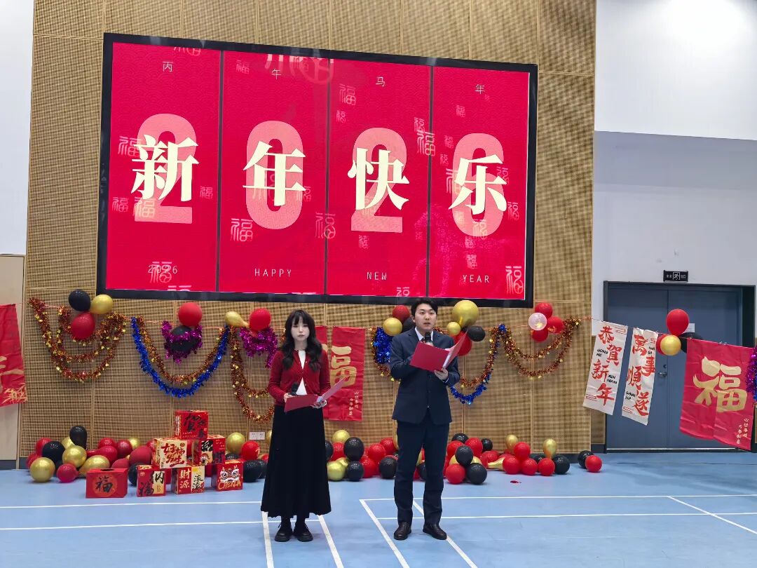 主持人2.jpg