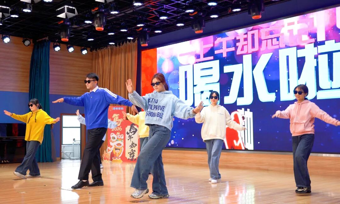 教师舞蹈.jpg