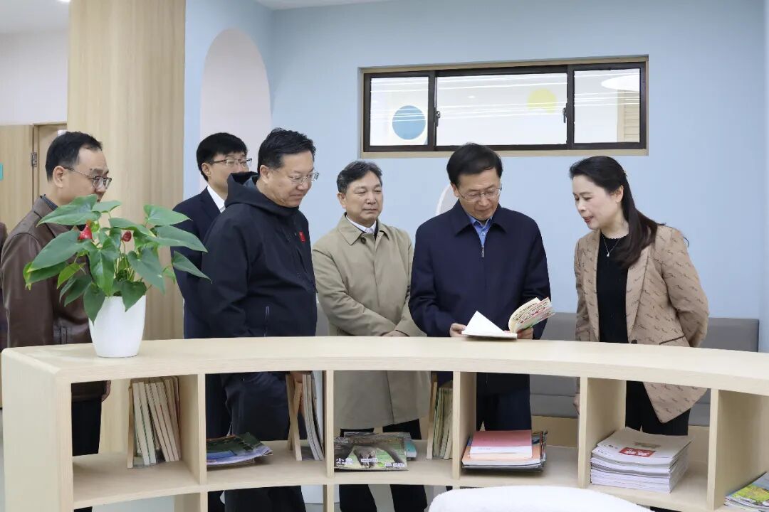 参观2.jpg
