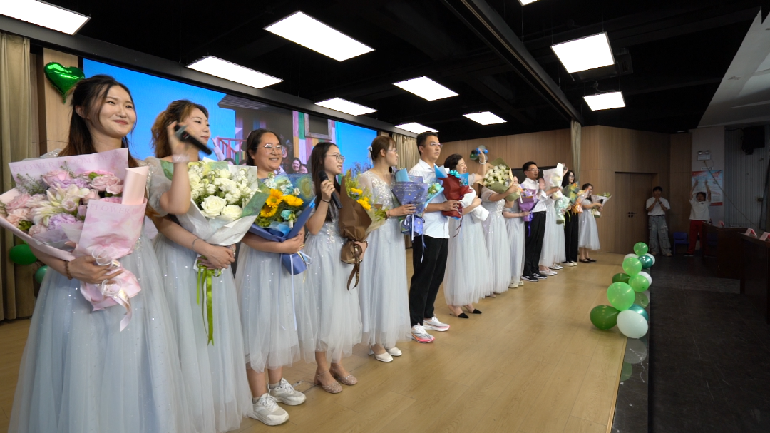 教师合唱1.png
