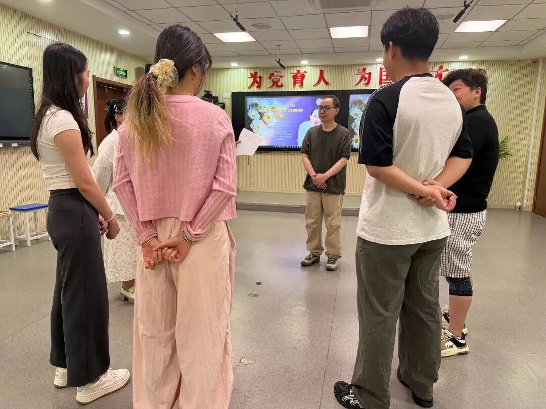 阅享阅美读书会第十四期 正念朗诵:《感谢》01.jpg