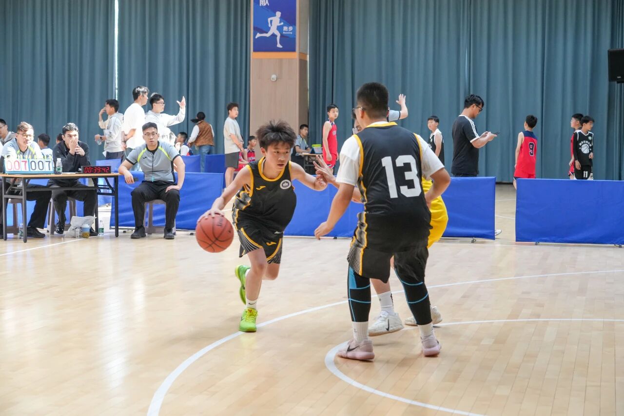 燃动青春 迎“篮”而上 | 2026年雨花台区青少年阳光体育联赛三人制篮球赛热血开赛