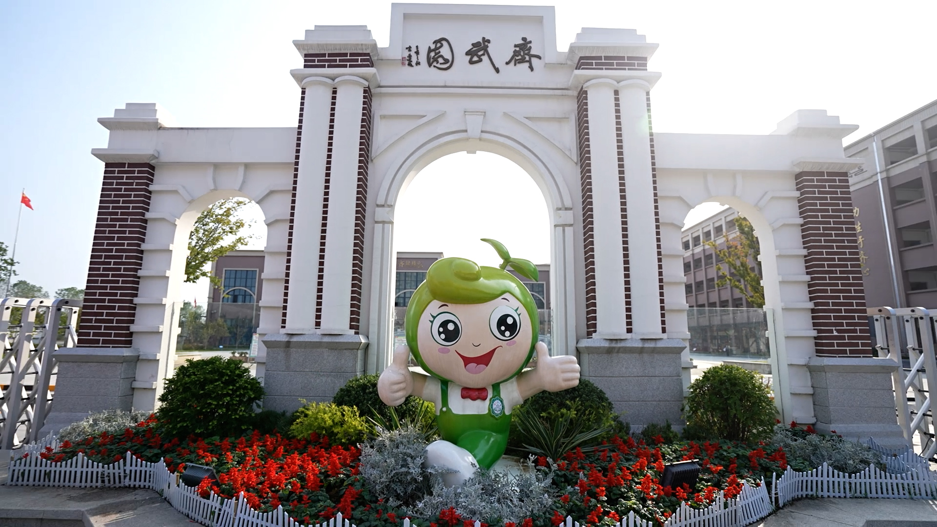 金秋十月 共度国庆——南京市齐武路小学开展“我与祖国共成长”专场音乐会和“红歌大合唱”师生活动