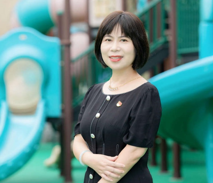 三尺讲台存日月 一片丹心育桃李 ——致敬雨花教育人