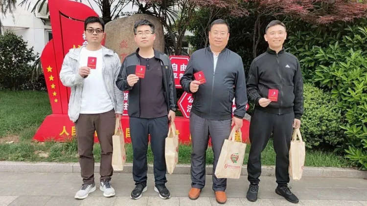 江苏省高淳中等专业学校:捐献热血血浓于水 传递爱心心暖校园