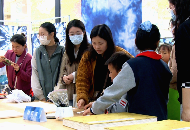 南京市鑫园小学开展“小布头 大文化”——乐享非遗 欣然成长美术教研活动
