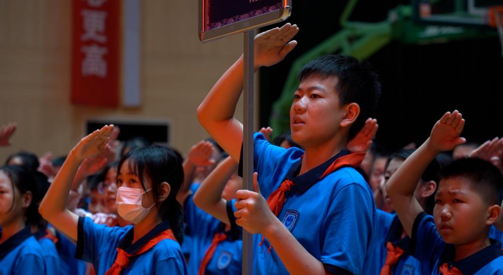 南京市宁海中学分校2023级初一年级举行国防教育汇报表演