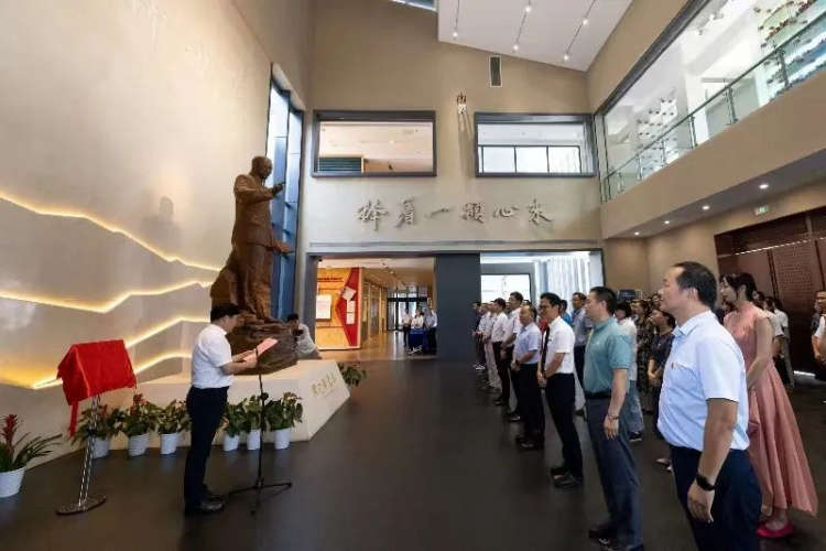 雨花台区教育系统庆祝第39个教师节暨行知思想主题宣讲“沉浸其中”首演活动圆满举行