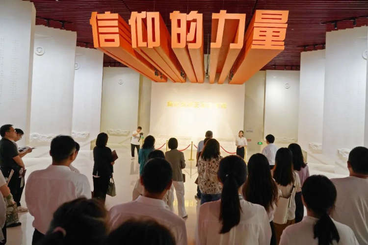 缅怀英雄烈士 传承红色基因——雨花台区教育系统雨花英烈事迹与精神主题宣讲“沉浸其中”
