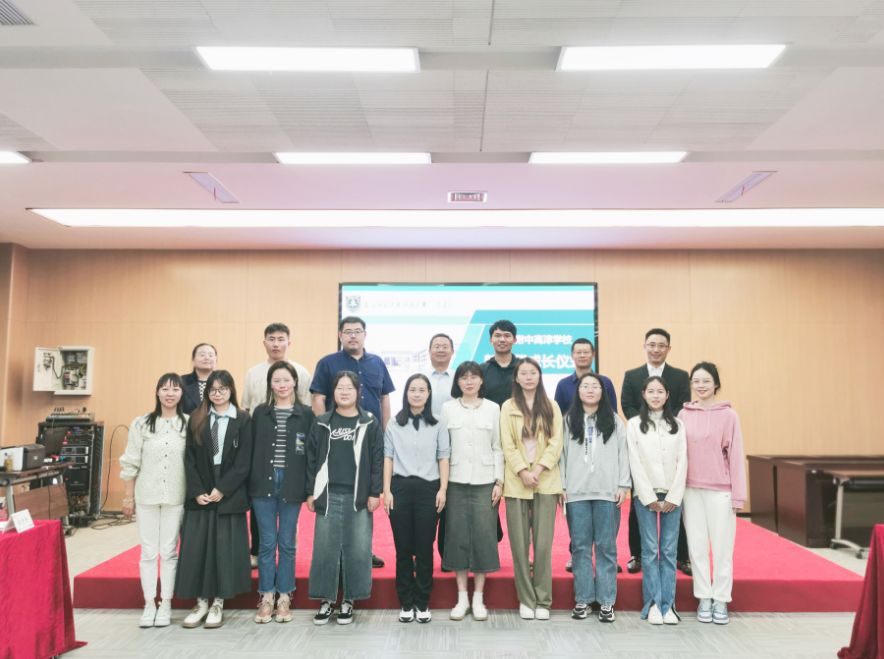 拥抱梦想 携爱同行——南师附中高淳学校举行新教师成长仪式