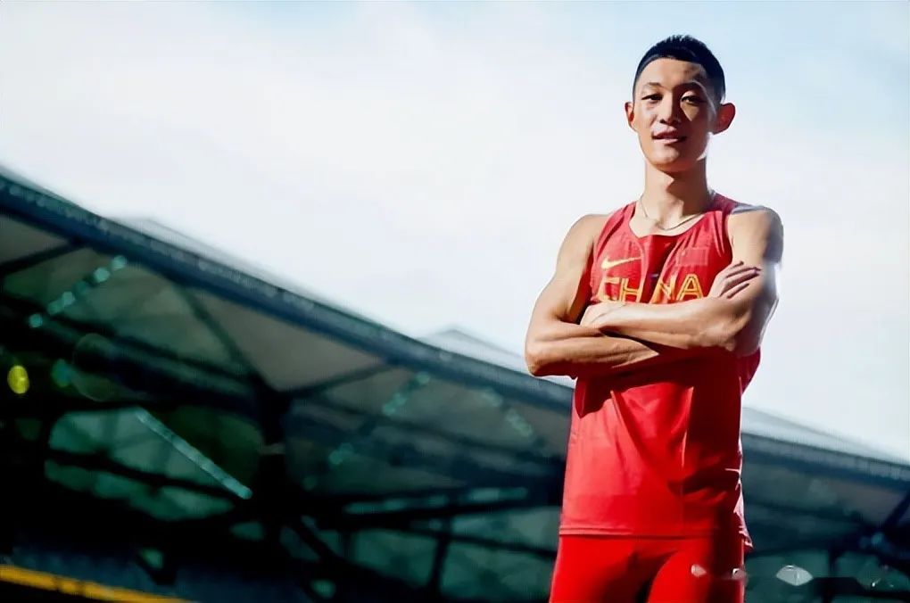 弘扬奥运精神,实现强国梦想——世界冠军王嘉男到南京一中实验学校参加晨会