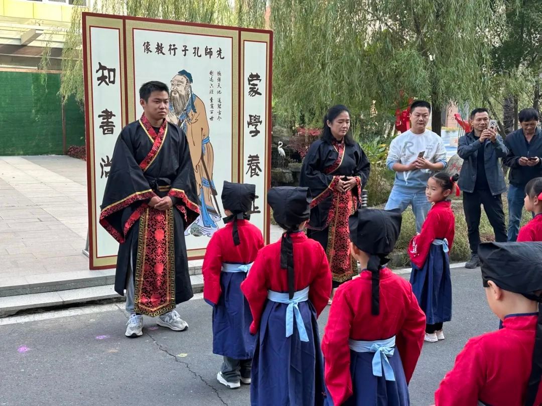 开蒙启智 明德好学——高淳区实验小学一年级蒙书礼活动