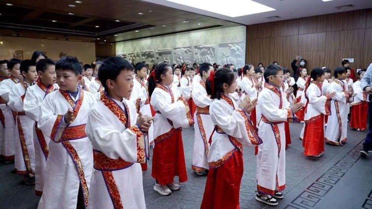 十年扬帆梦 传承向未来丨察哈尔路小学举行2020级学生成长仪式