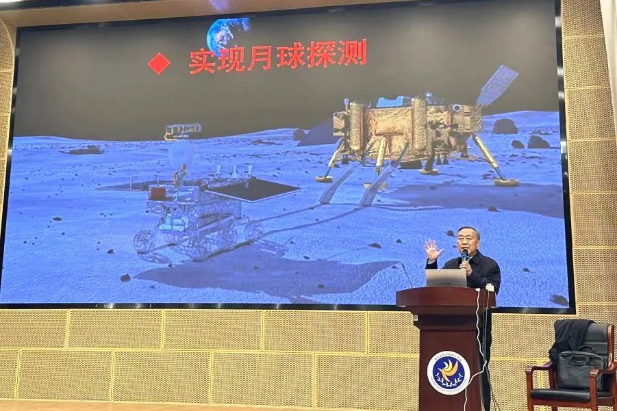 【红藤•科润讲坛】科利华中学铁北分校第二届科技节启动仪式暨“科润讲坛”第十三期“我们的太空与神奇的载人航天”科普讲座