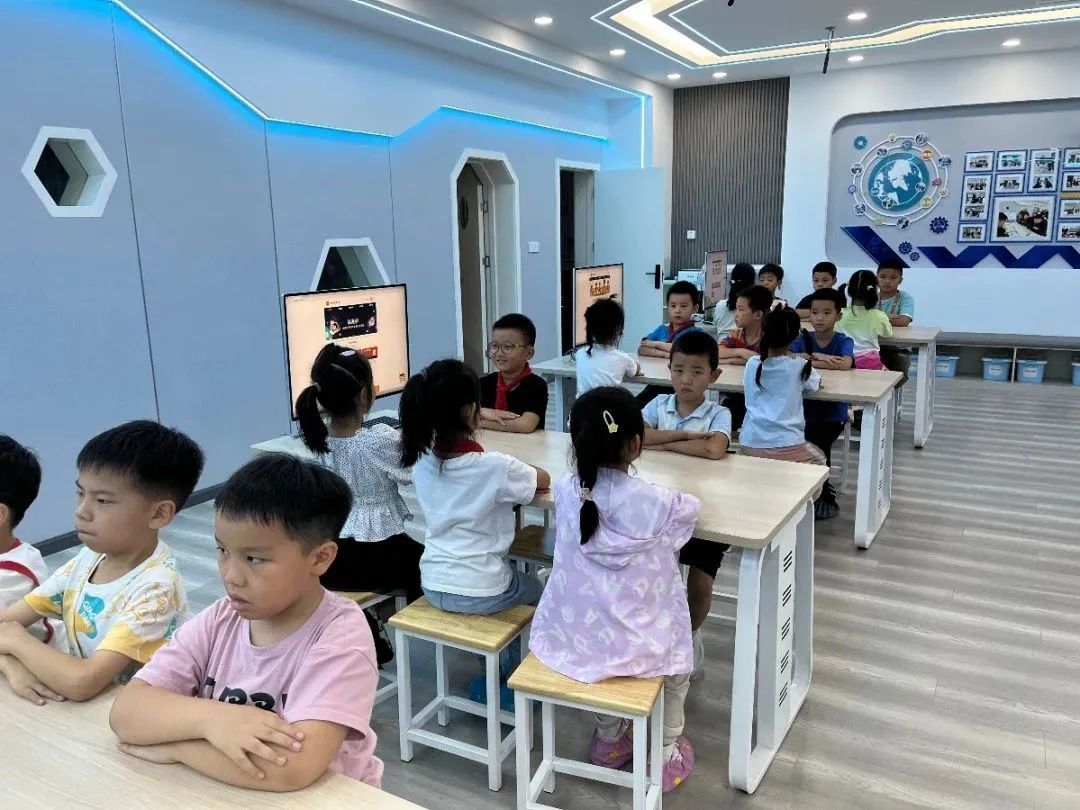 南京市江宁未来科技城小学荣获江苏省金钥匙人工智能竞赛优异成绩