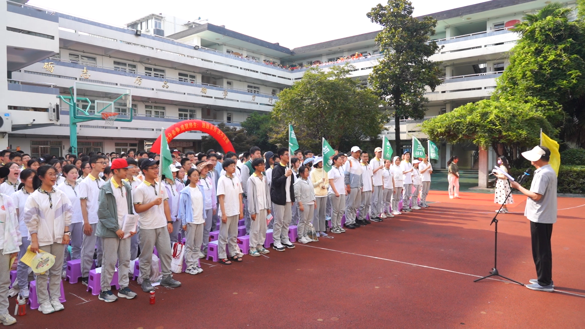 南京秦淮外国语学校2024届初三学子中考送考仪式