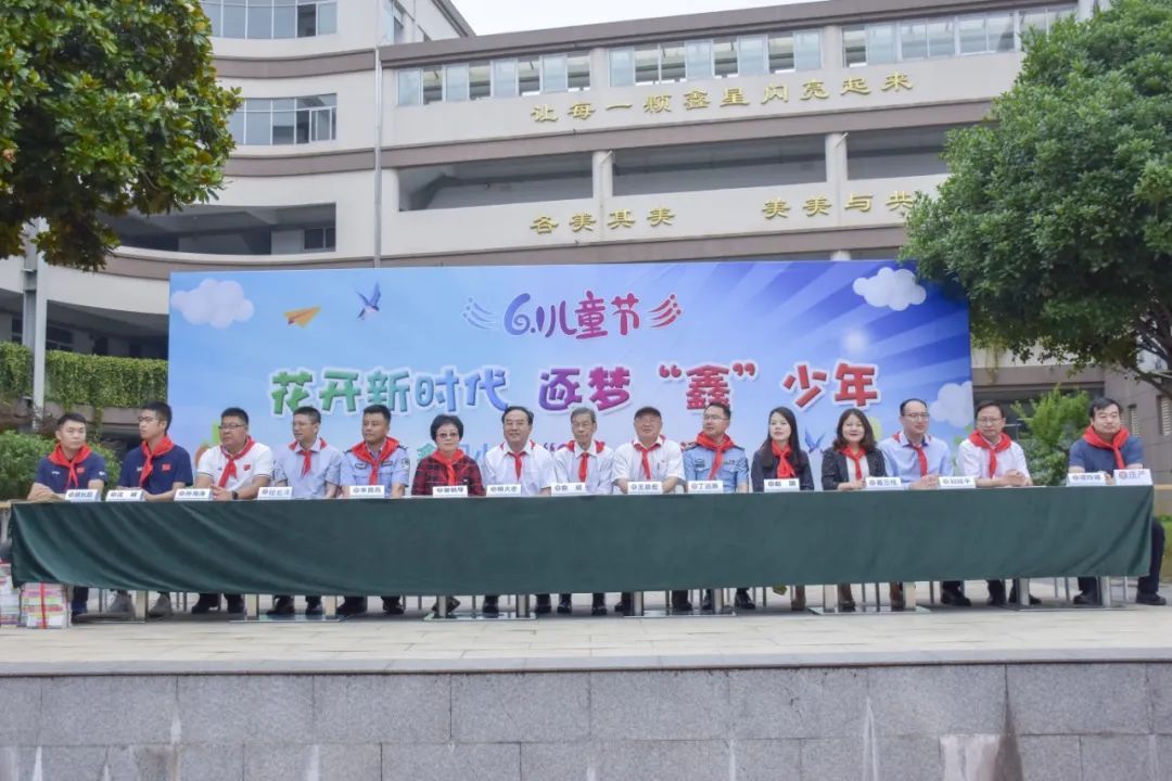 冠军来了·儿童节嘉年华” ——南京市鑫园小学六一儿童节义卖活动
