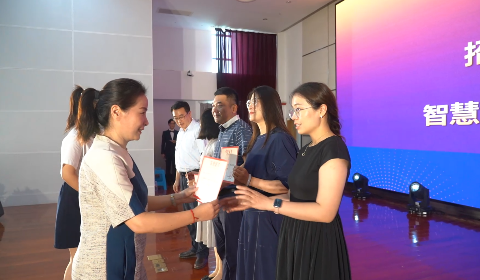 南京财经高等职业技术学校举办庆祝第40个教师节表彰大会