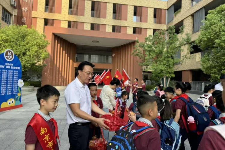 童心奥运 放飞心愿——南京市立贤小学2024-2025学年第一学期开学典礼
