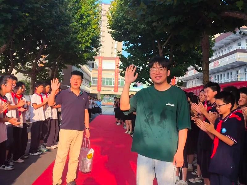 南京明道教育集团沿江中学成功举办教师节庆典活动
