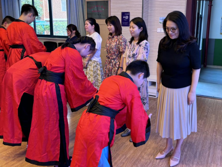 丹心育桃李 书香沁人心——玄武特校开展教师节系列活动