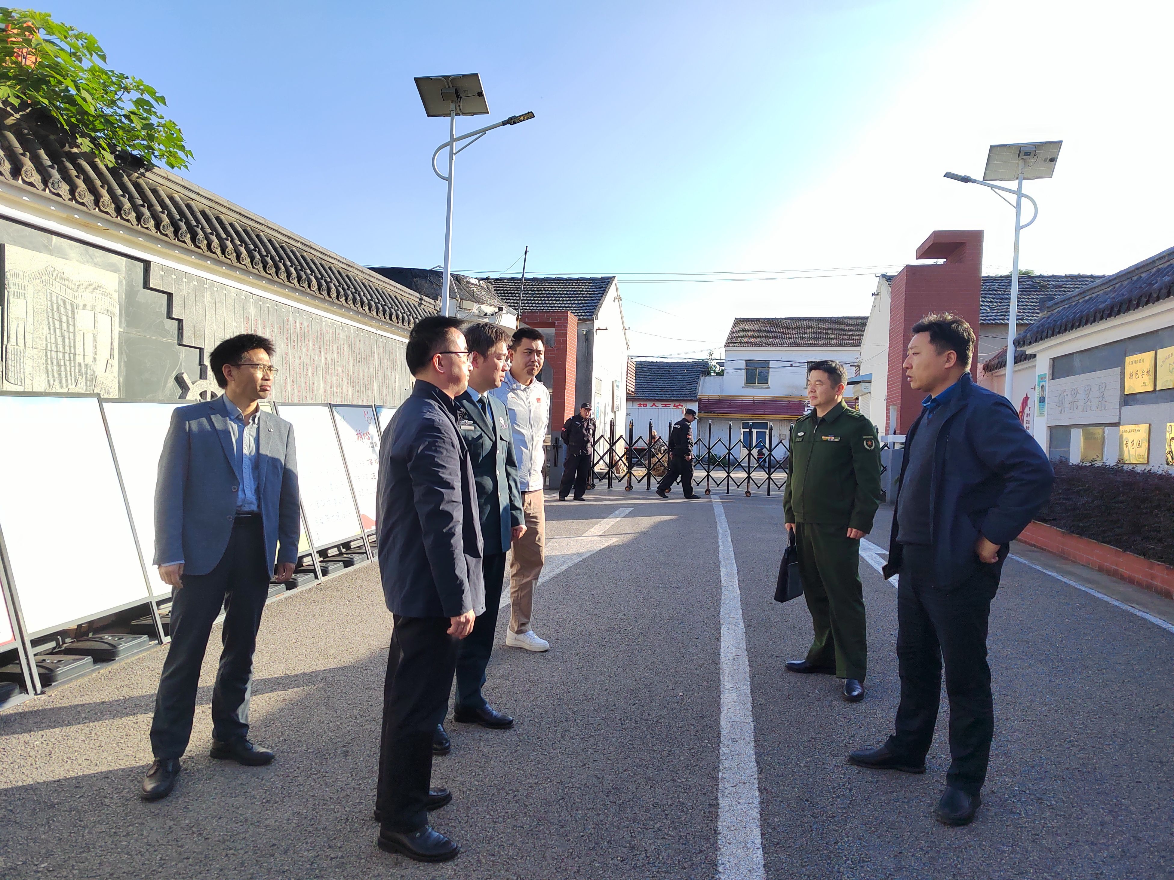 南京警备区莅临营防中学指导国防教育工作