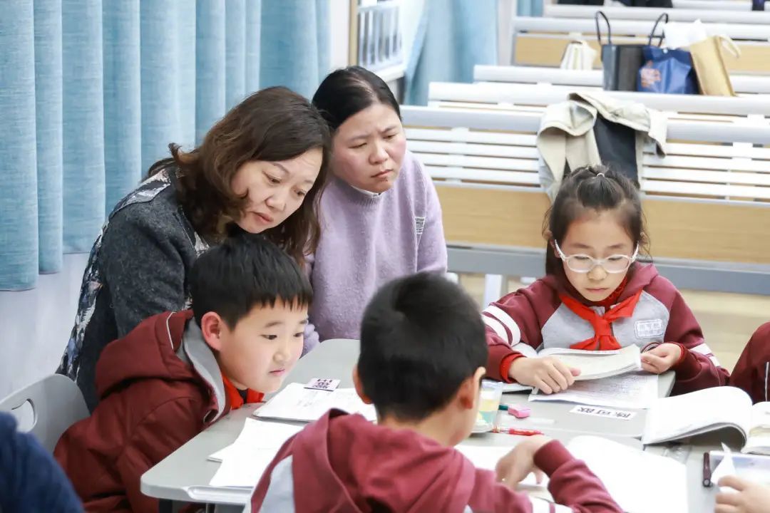 聆听思辨之音,共育生命之花——立贤小学承办玄武区小学生社会化阅读的实践研究研讨活动