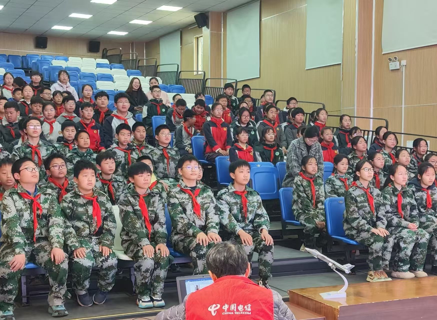 《红色基因育新苗 科技绿意映初心——中国电信“学雷锋”进校园多维传承红色电信精神》
