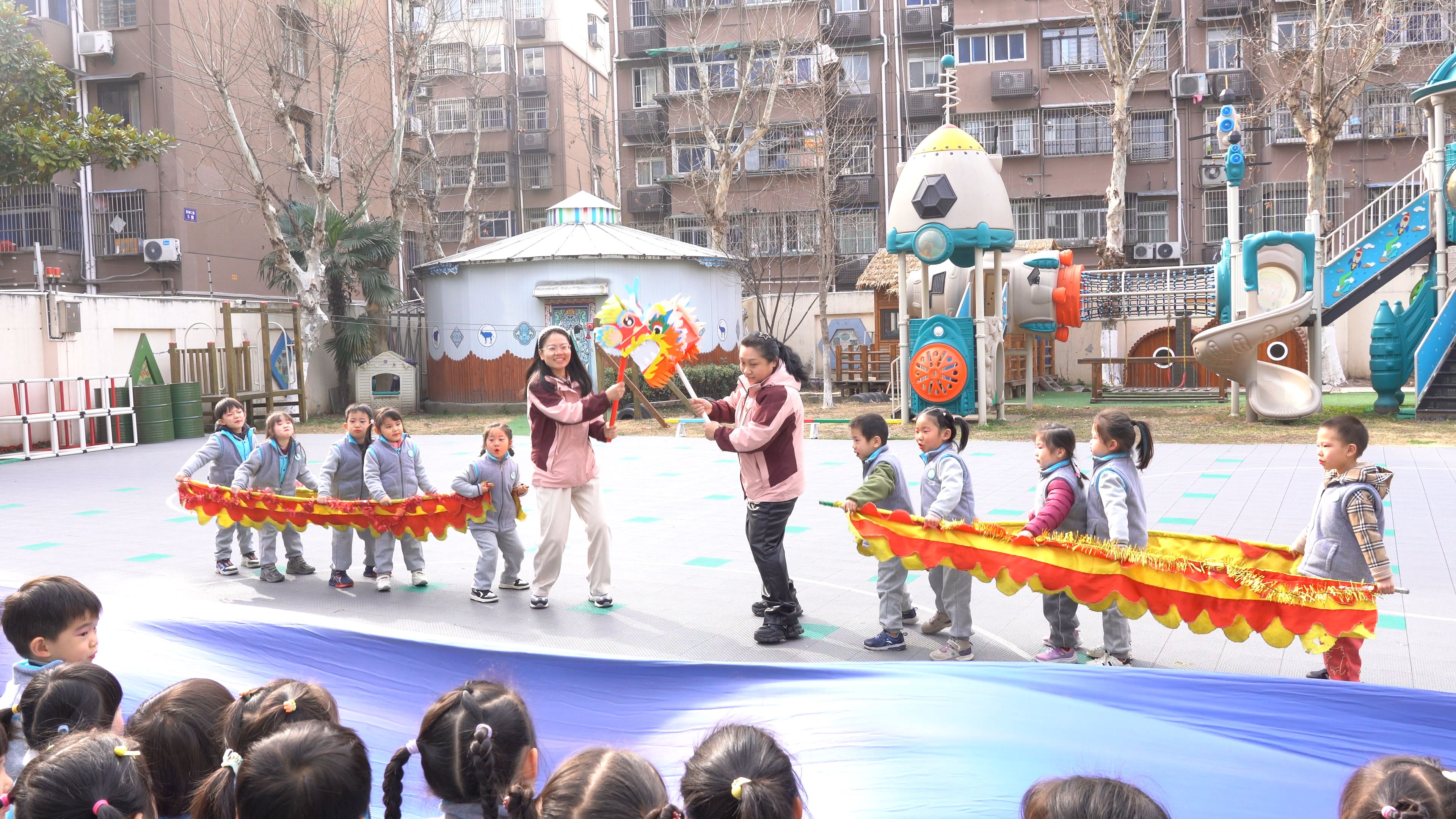 “二月二龙抬头,传统文化润童心”——南京市建邺区小石榴幼儿园举办舞龙