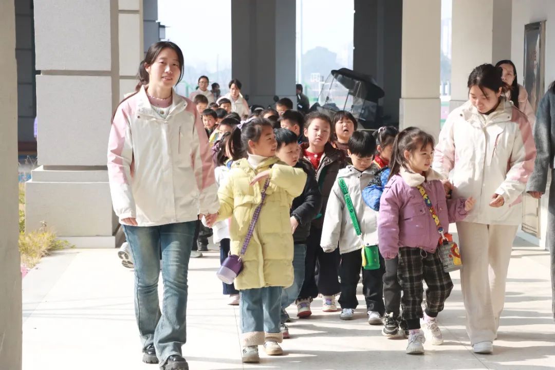 幼小心相连 衔接谱新章 ——南师附中高淳学校小学部与美临香逸幼儿园开展幼小衔接活动