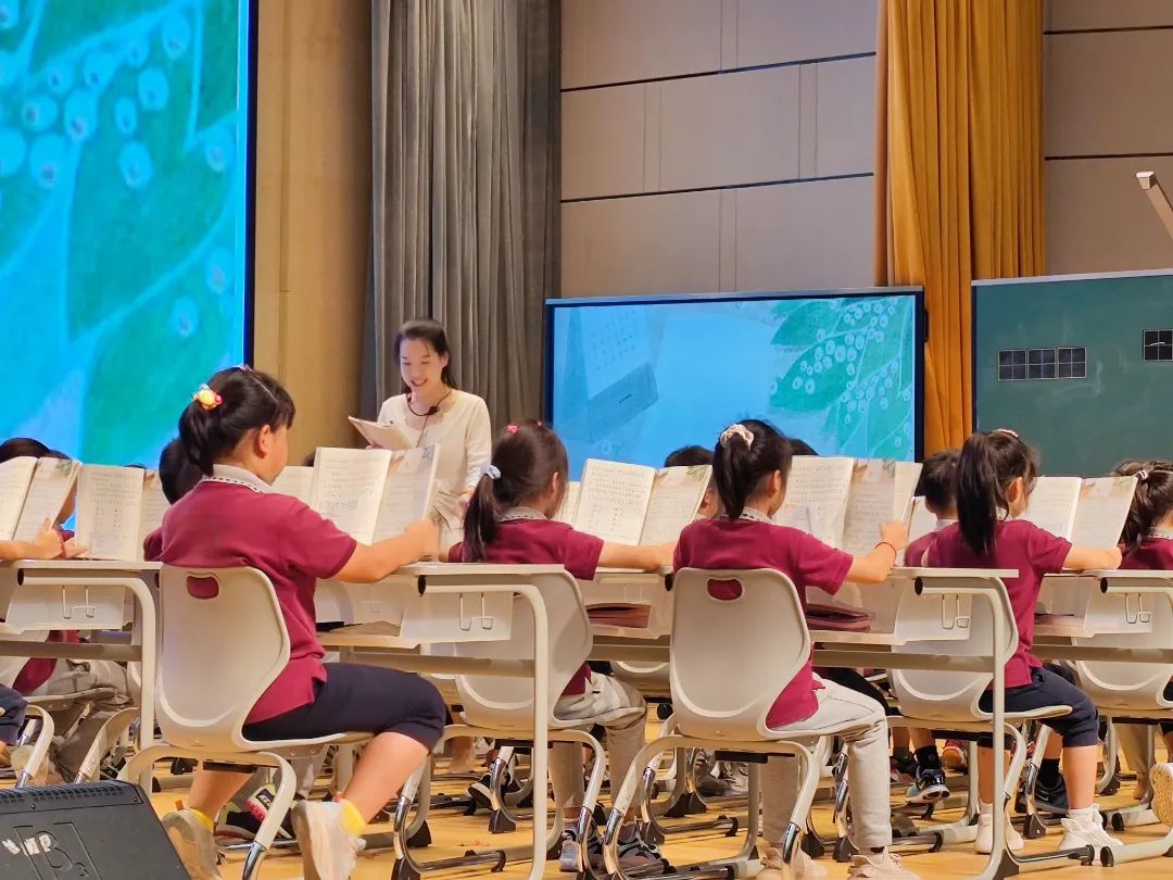 祝贺南京市立贤小学时尚老师在玄武区中小学班主任素养大赛中荣获一等奖!