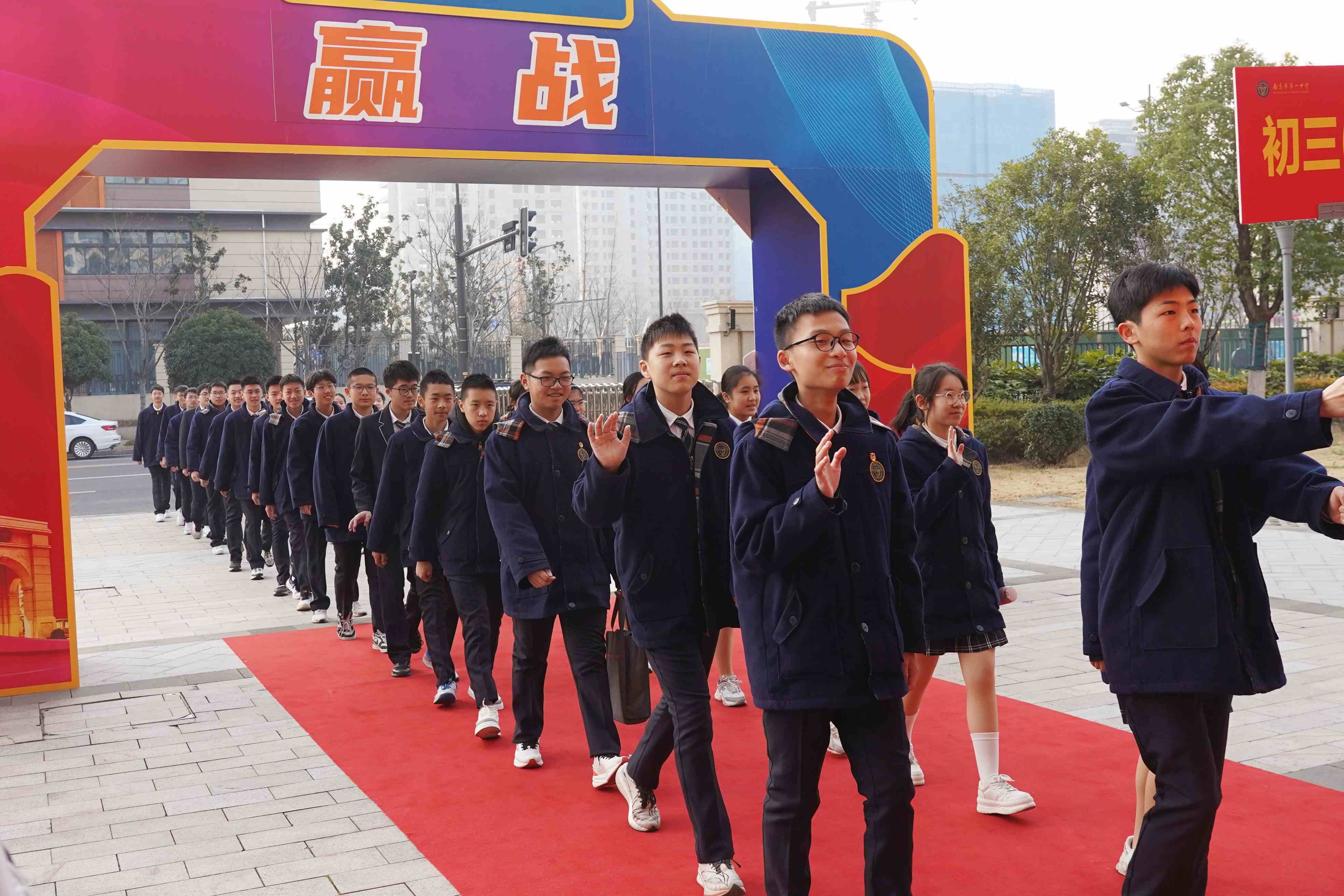 激扬青春踏歌而行 长天试翼荣耀一中|南京市第一中学初中部举办2025届初三逐光启程仪式