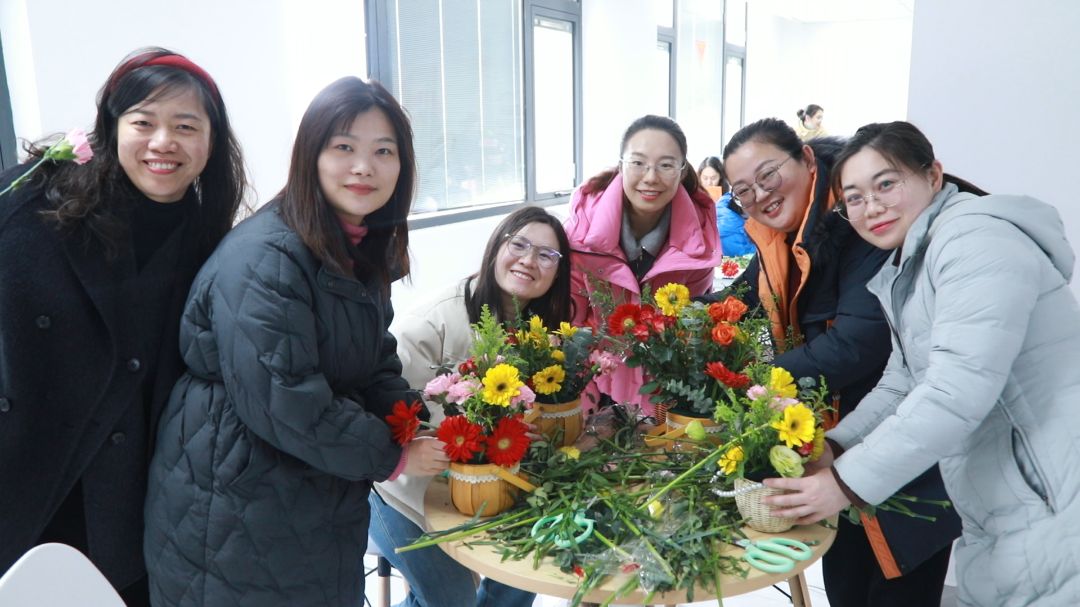 南京晓庄学院举办庆祝“三八妇女节”插花与茶艺体验活动