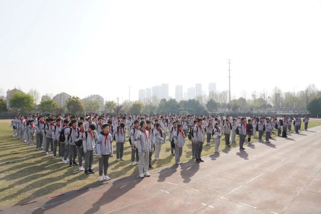 南京市第一中学思益学校“用脚步丈量青春”主题徒步活动暨2025青春礼仪式