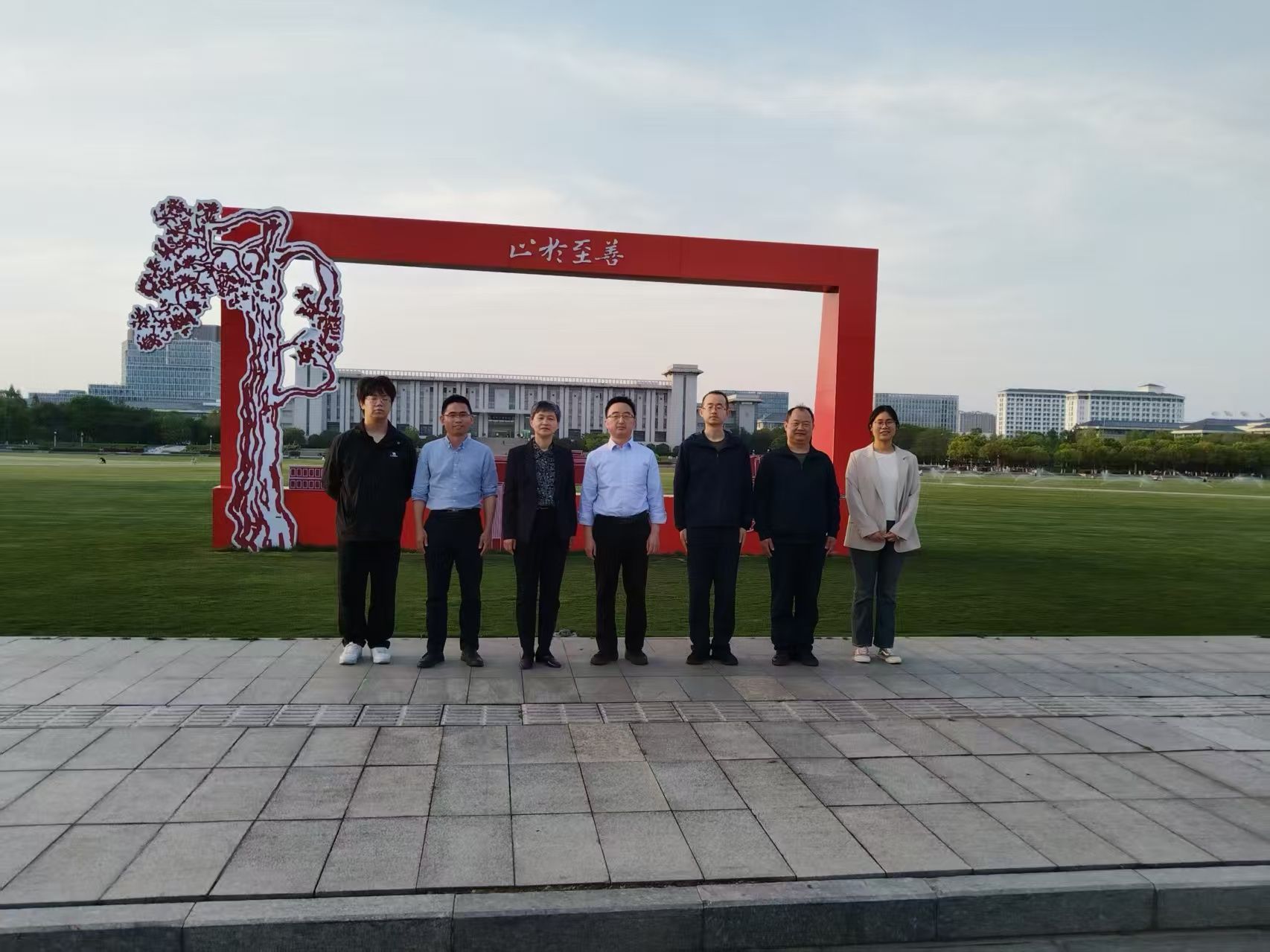 东南大学陆华教授国防教育团队与南京市营防中学共话国防教育建设