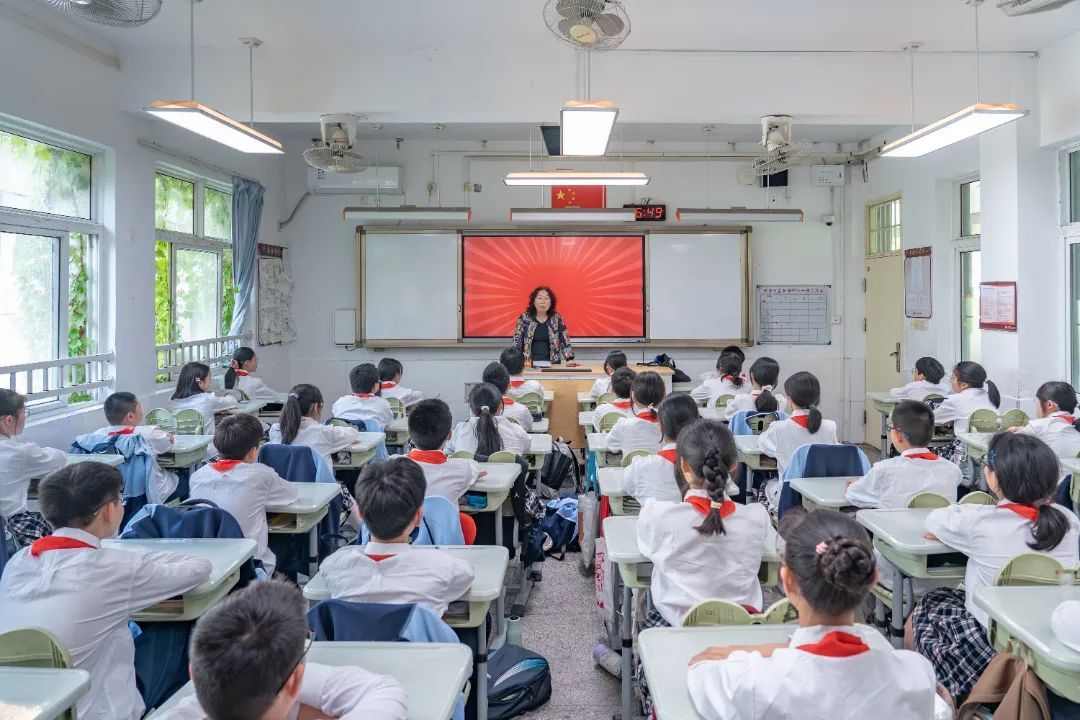 赓续红色血脉 培育时代新人——南京市秦淮区教育关工委思想道德教育讲师团走进南京市第五初级中学开展思政宣讲